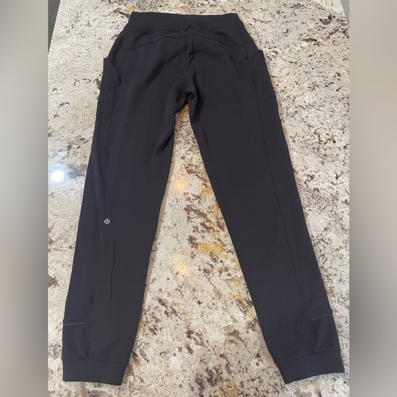 Lululemon joggers black size 8 - Picture 3 of 3